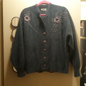 🌺GRAY EMBROIDERED Sweater